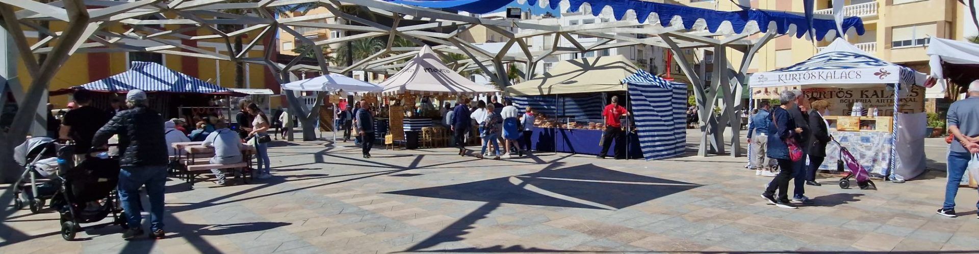 Un mercat mariner anima el passeig marítim de Vinaròs fins diumenge