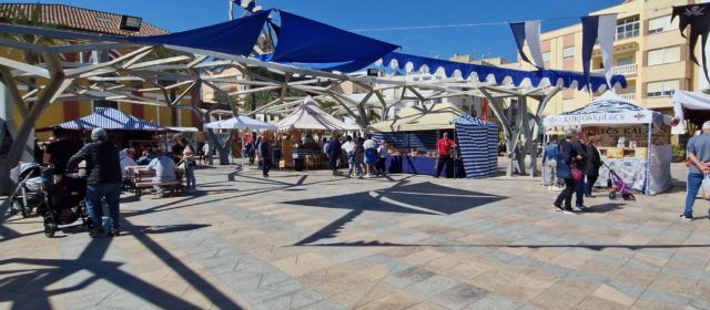 Un mercat mariner anima el passeig marítim de Vinaròs fins diumenge