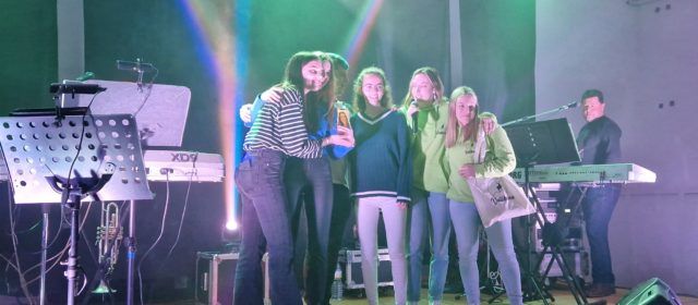 Ana Meseguer, Abril Villarroya i Tatan Doménech, reines i festers majors de Vallibona