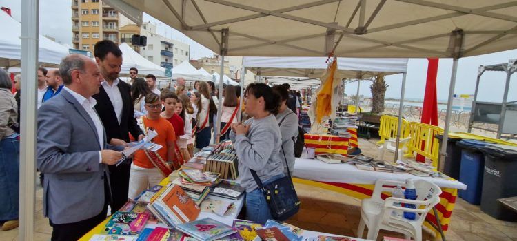 La XXI Fira del Llibre de Vinaròs, en vídeo i fotos