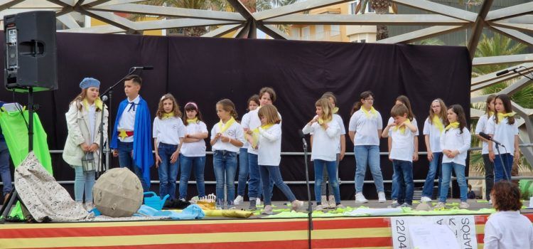 Actuació de la coral del CEIP Assumpció a la Fira del Llibre