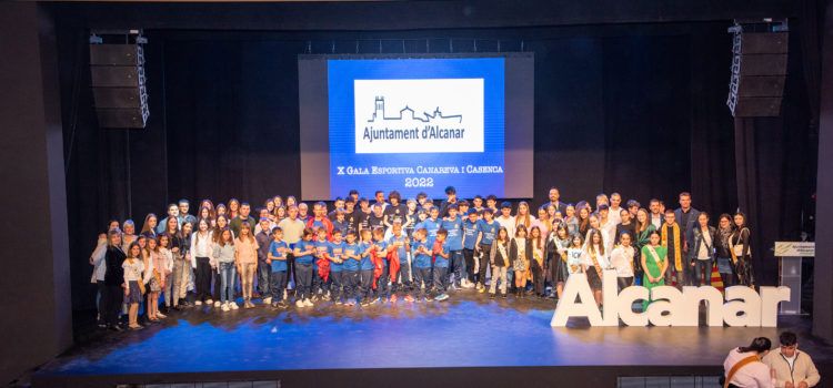 Edith Soler rep el premi a la millor esportista de l’any 2022 en la X Gala Esportiva d’Alcanar