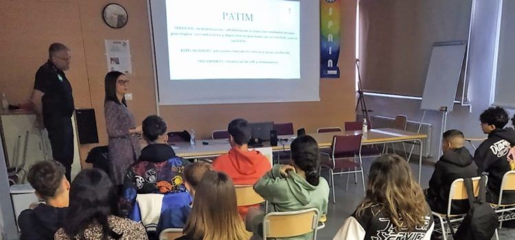 Xerrades de la Policia Local d’Alcalà-Alcossebre per a conscienciar a la joventut sobre el perill de les addiccions