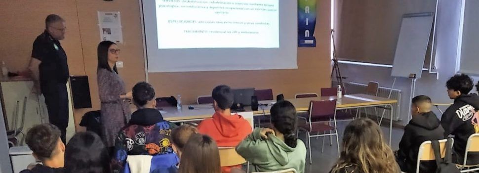 Xerrades de la Policia Local d’Alcalà-Alcossebre per a conscienciar a la joventut sobre el perill de les addiccions