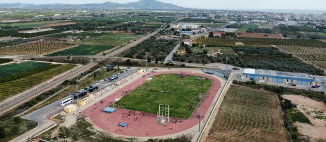 Jornada d’atletisme comarcal a la pista de Vinaròs, a vista de dron