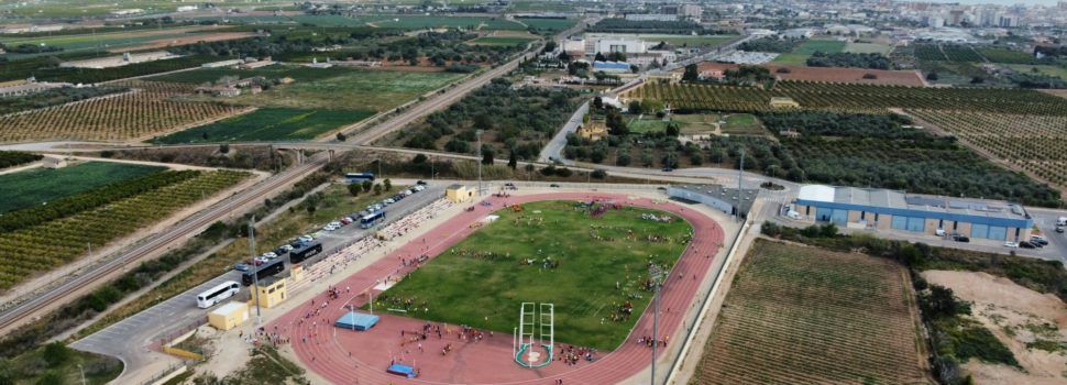 Jornada d’atletisme comarcal a la pista de Vinaròs, a vista de dron