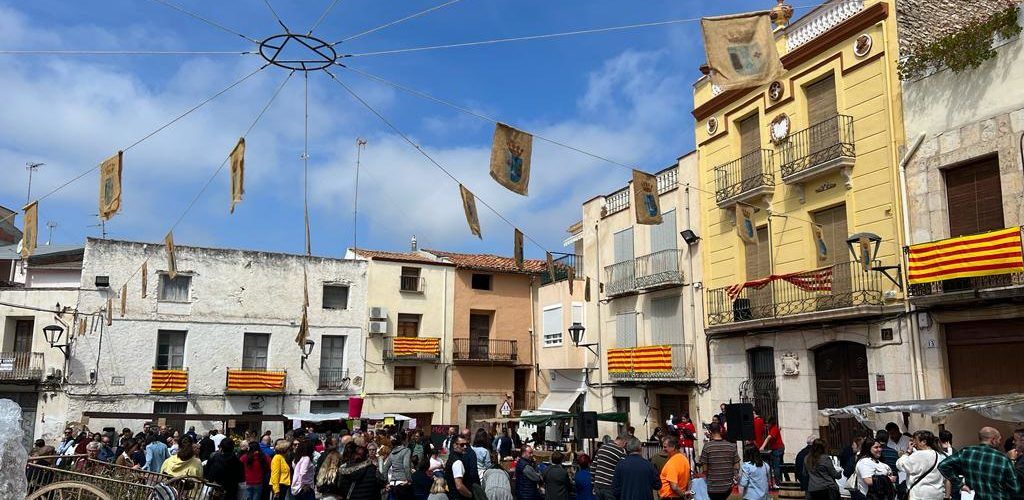 Centenars de persones gaudeixen de la X Fira de Sant Vicent i Dolços Tradicionals