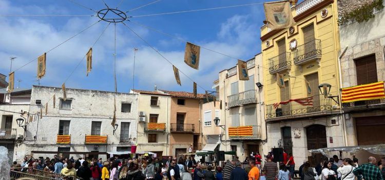Centenars de persones gaudeixen de la X Fira de Sant Vicent i Dolços Tradicionals