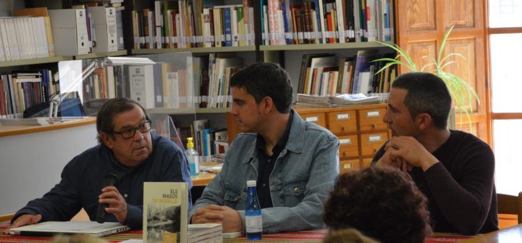 César Sebastià presenta Els masos de Morella el dia del llibre