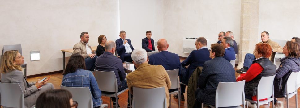 Ilde Añó y Ximo Puig se reúnen con las asociaciones de Benicarló