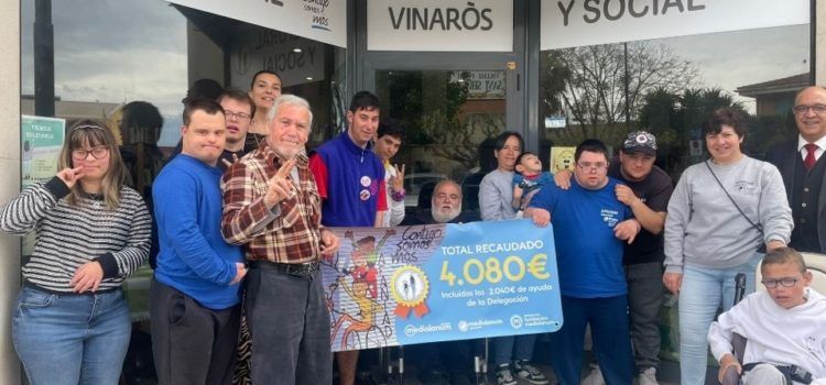 Entrega a Afaniad Vinaròs del cheque-donación por la cena solidaria