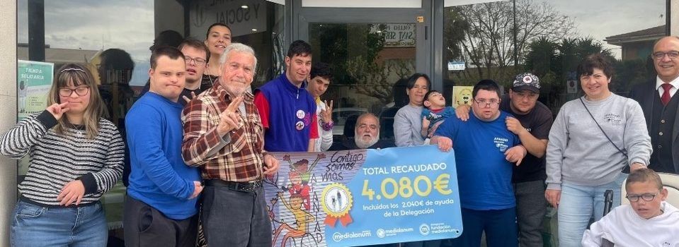 Entrega a Afaniad Vinaròs del cheque-donación por la cena solidaria