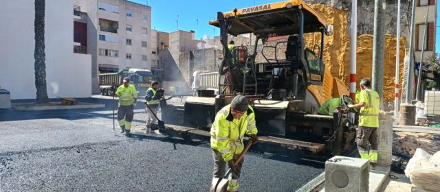 Comença l’asfaltat del pàrquing del Mercat de Benicarló
