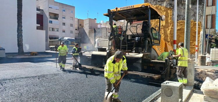 Comença l’asfaltat del pàrquing del Mercat de Benicarló