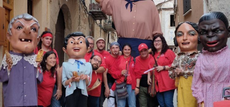 Els nanos i gegants vinarossencs, en la trobada de Valdealgorfa