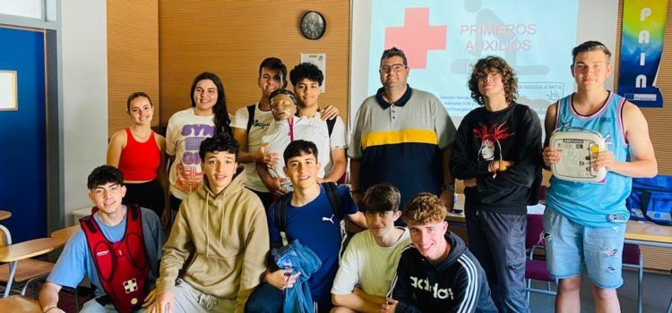 126 alumnes de l’IES Serra d’Irta reben formació en primers auxilis i ús del DESA