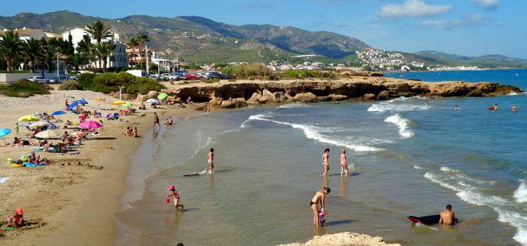 Alcossebre revalida les quatre banderes blaves per a les platges de Carregador, Romana, Moro i Manyetes