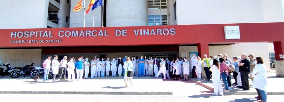Concentración en el Hospital de Vinaròs en defensa de las áreas y especialidades de difícil cobertura
