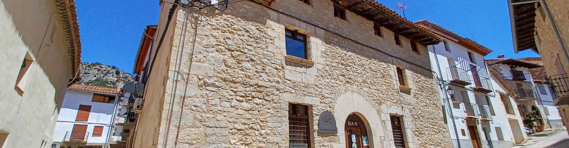 Licitació de la gestió del bar i els apartaments turístics de Xiva