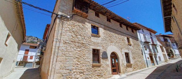 Licitació de la gestió del bar i els apartaments turístics de Xiva