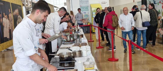 Preparant els plats del XX Concurs Nacional de Cuina Aplicada al Llagostí de Vinaròs