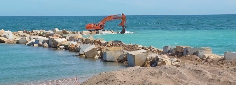 Fotos: obres a la platja del Fortí de Vinaròs