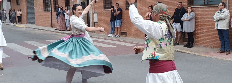 Vídeos i fotos: L’Agrupació Folklòrica de Moncada balla “La jotilla de Vinaròs”