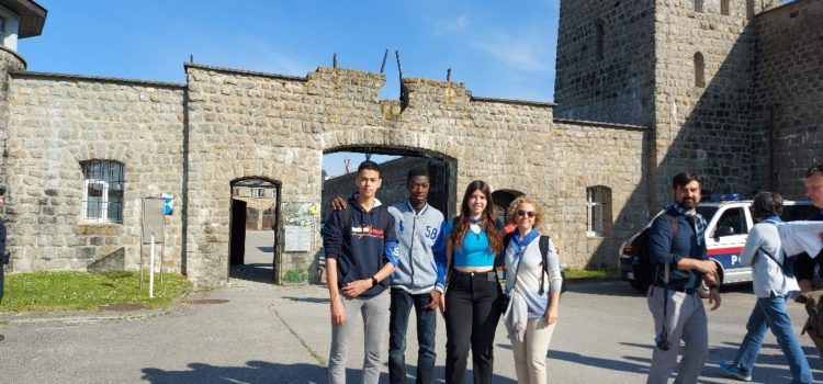 Tres alumnes i una professora de l’IES Leopoldo Querol viatgen als camps nazis d’Àustria