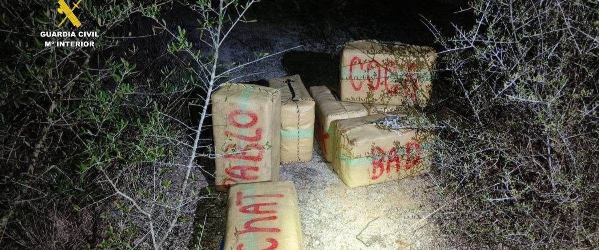 La Guardia Civil frustra con tres detenciones un alijo de hachis de 600 kg en una playa de Vinaròs