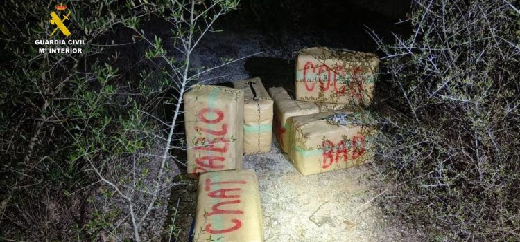 La Guardia Civil frustra con tres detenciones un alijo de hachis de 600 kg en una playa de Vinaròs