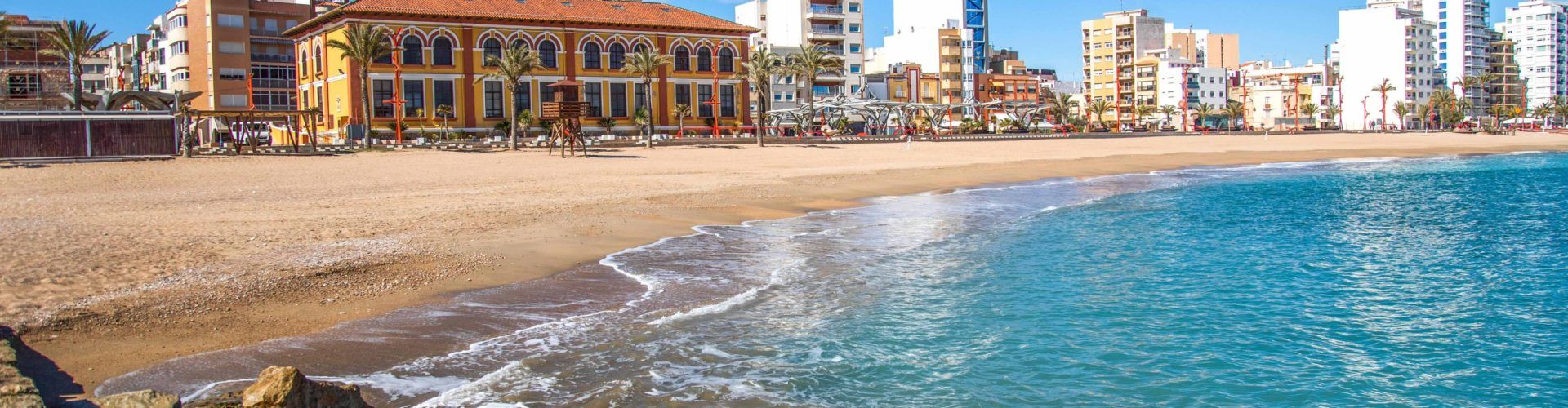Vinaròs renova les Banderes Blaves de les platges del Fortí i Fora Forat