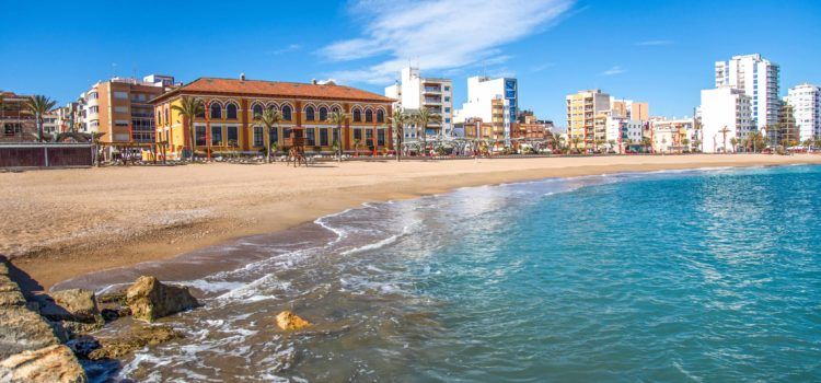 Vinaròs renova les Banderes Blaves de les platges del Fortí i Fora Forat