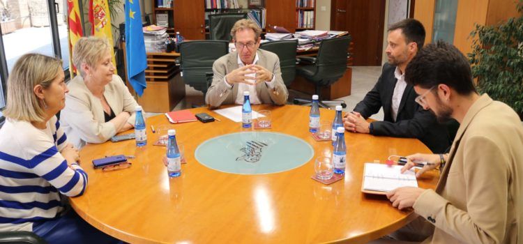 Reunió amb el conseller per analitzar els problemes de l’Hospital de Vinaròs
