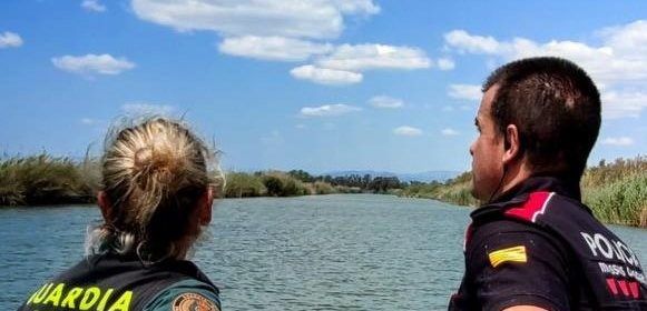 Los Mossos d’Esquadra y la Guardia Civil denuncian a seis pescadores profesionales por pescar de forma ilegal en el Delta del Ebro