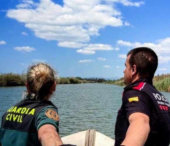 Los Mossos d’Esquadra y la Guardia Civil denuncian a seis pescadores profesionales por pescar de forma ilegal en el Delta del Ebro