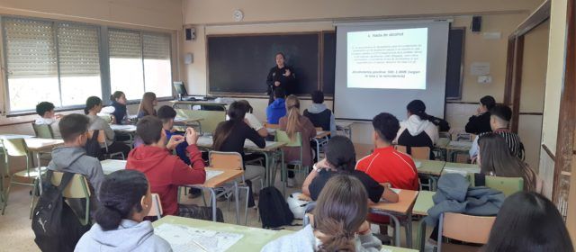 La Policia Local de Benicarló imparteix educació i seguretat vial a l’alumnat de secundària