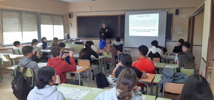 La Policia Local de Benicarló imparteix educació i seguretat vial a l’alumnat de secundària