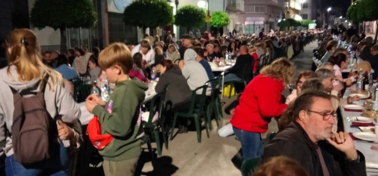 El sopar popular ajunta un miler de persones a Alcanar