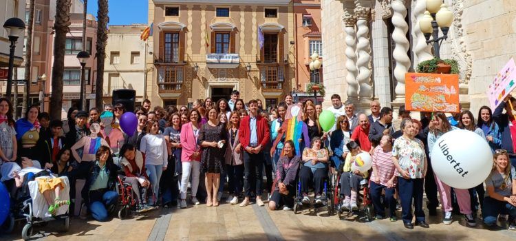 Benicarló reivindica la diversitat sexual en el Dia Internacional Contra la LGTBIFòbia