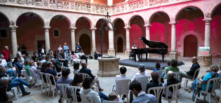 Gran resposta del públic a la segona edició del Festival Toca’m que ha inundat de música de piano els carrers i places de Tortosa