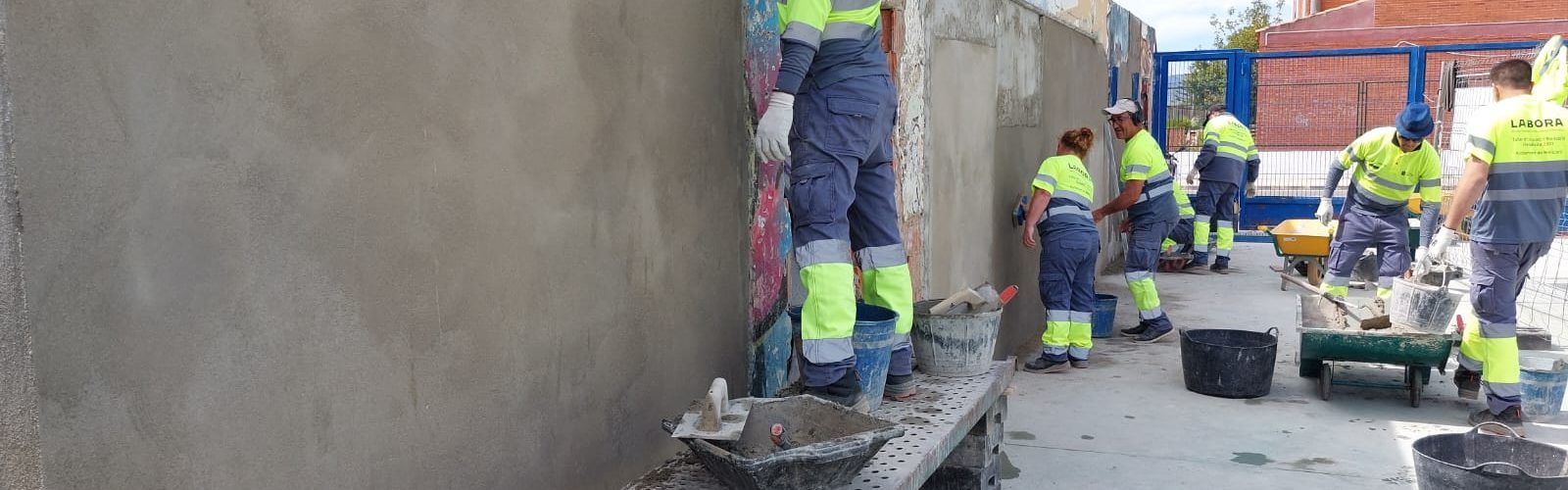 El taller ‘Benicarló Rehabilita’ condiciona un magatzem diàfan per a ús polivalent