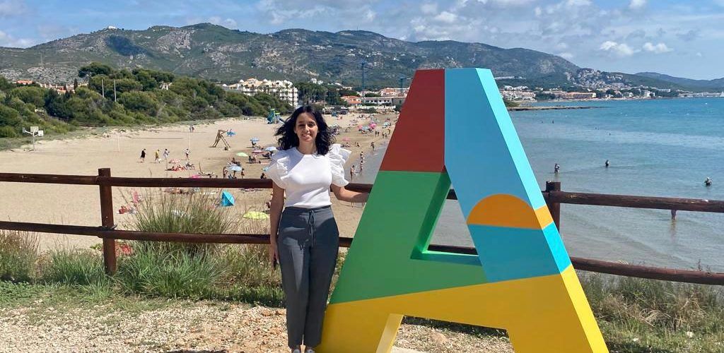Nou rètol amb el logotip de la marca turística d’Alcalà de Xivert-Alcossebre