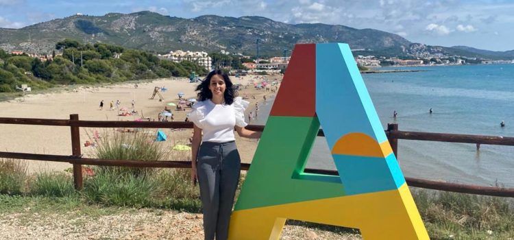Nou rètol amb el logotip de la marca turística d’Alcalà de Xivert-Alcossebre