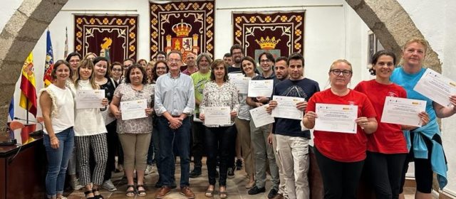 L’Ajuntament d’Alcalà-Alcossebre ha fet lliurament dels diplomes de formació en igualtat a 49 treballadors i treballadores municipals