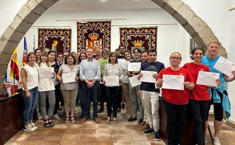 L’Ajuntament d’Alcalà-Alcossebre ha fet lliurament dels diplomes de formació en igualtat a 49 treballadors i treballadores municipals