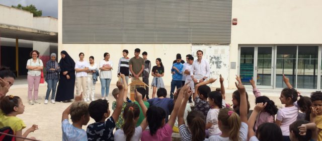 L’IES Joan Coromines I el CEIP Eduardo Martínez Ródenas col·laboren en un projecte per a la creació d’un hotel d’insectes