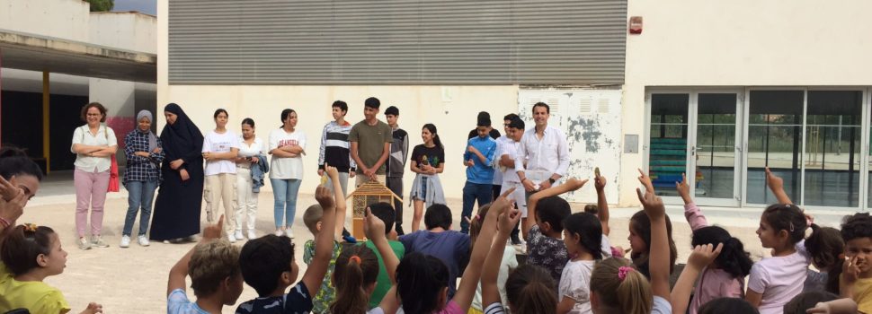 L’IES Joan Coromines I el CEIP Eduardo Martínez Ródenas col·laboren en un projecte per a la creació d’un hotel d’insectes