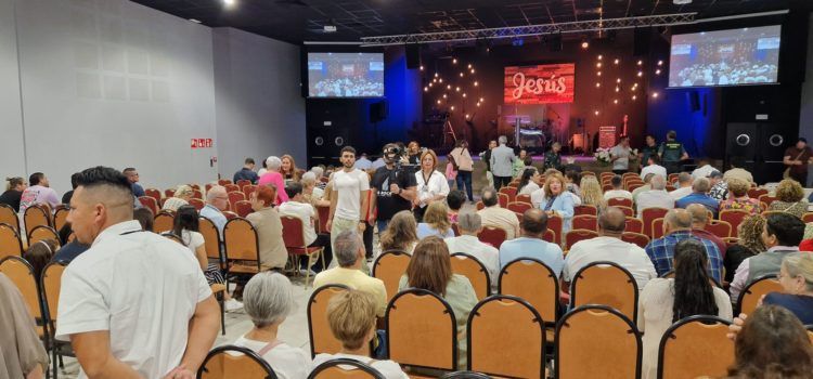 L’església La Roca inaugura a Vinaròs un local polivalent amb espai per a prop de 400 persones