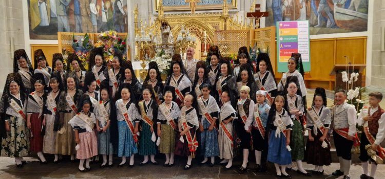 Fi de festa de la patrona amb les Camaraes, processó i ofrena floral
