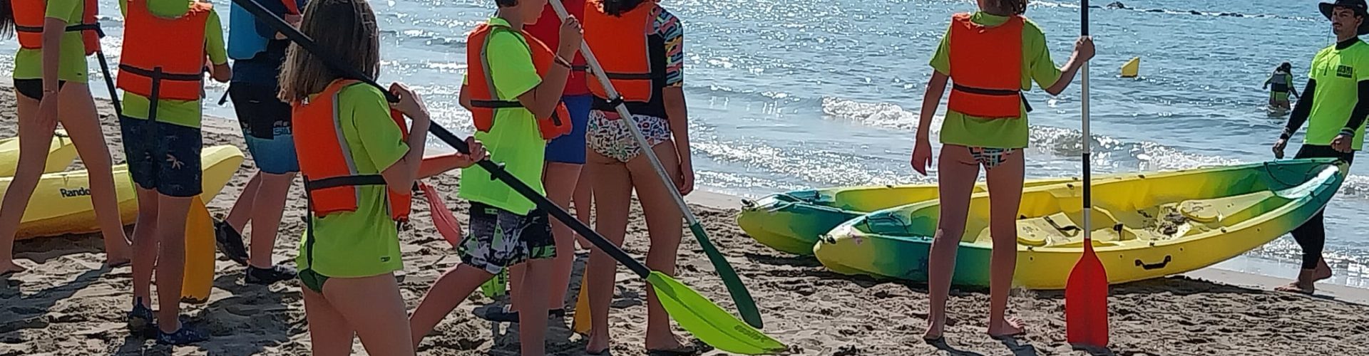 Excursió escolar a Benicàssim per fer activitats d’arena, paddle surf i Kayak